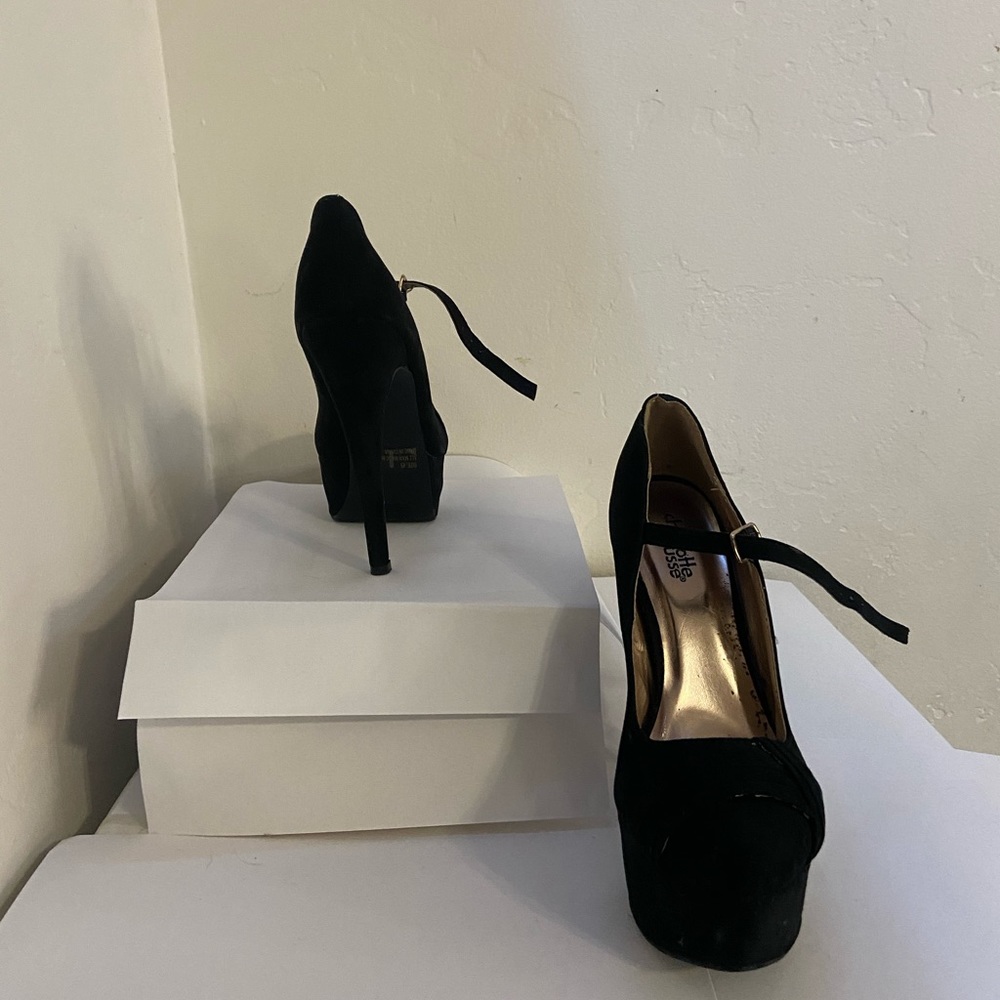 Black Pumps Heels (size: 6) Charlotte Russe (used)